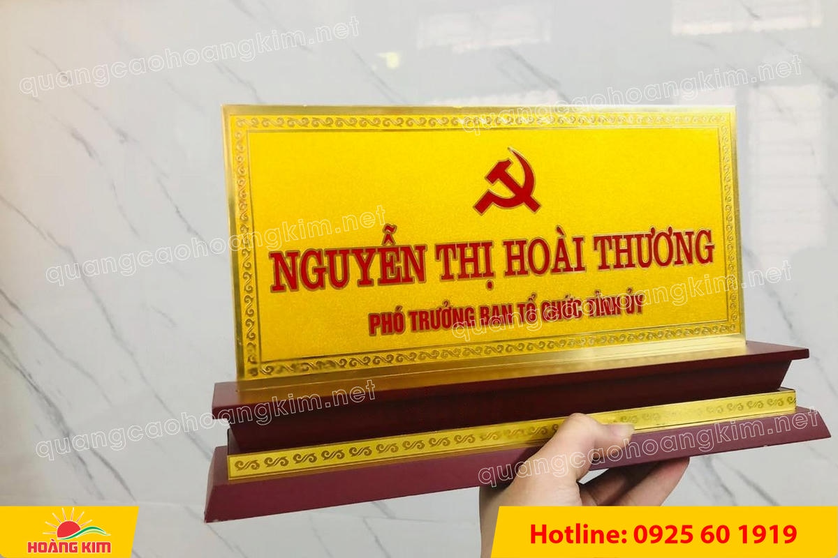 bien chuc danh mat dong 2mm de go tam cap khong ma vang dep 50 - BIỂN CHỨC DANH MẶT ĐỒNG 2MM, ĐẾ GỖ CAO CẤP, 12,5X25,5CM KH&Ocirc;NG MẠ V&Agrave;NG