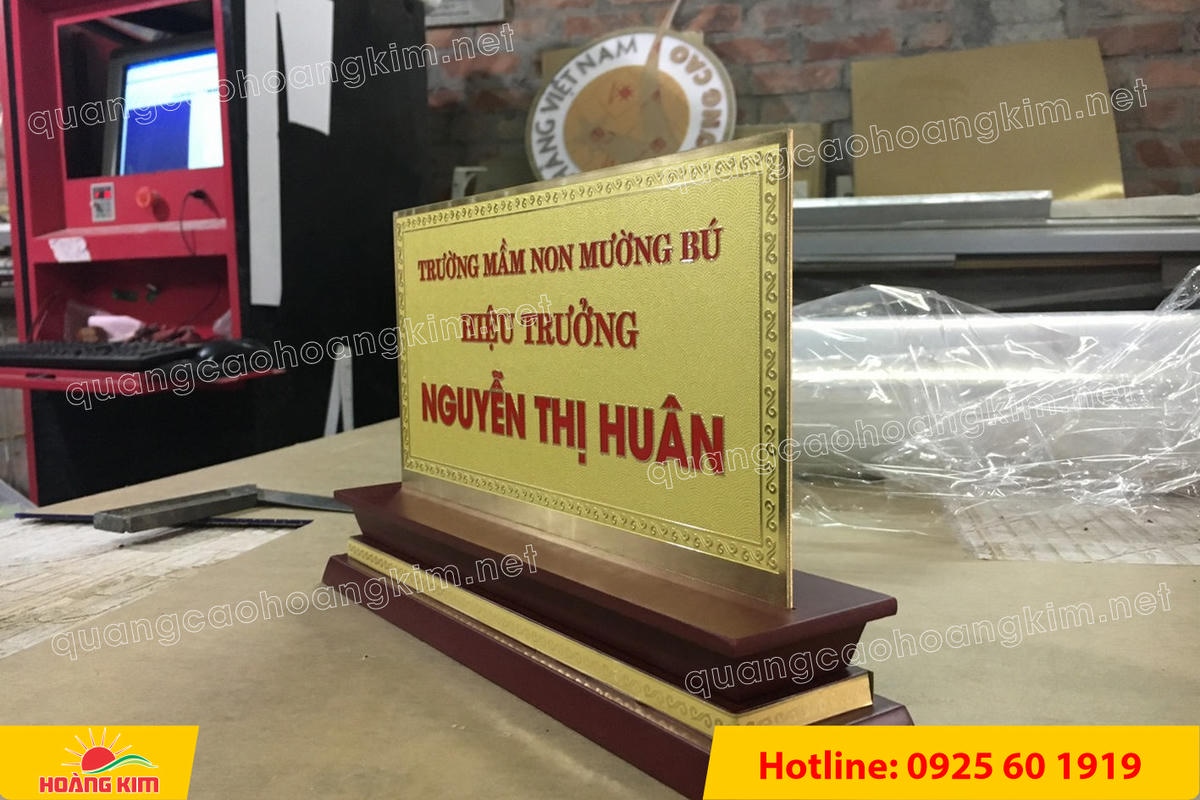 bien chuc danh mat dong 2mm de go tam cap khong ma vang dep 54 - BIỂN CHỨC DANH MẶT ĐỒNG 2MM, ĐẾ GỖ CAO CẤP, 12,5X25,5CM KH&Ocirc;NG MẠ V&Agrave;NG