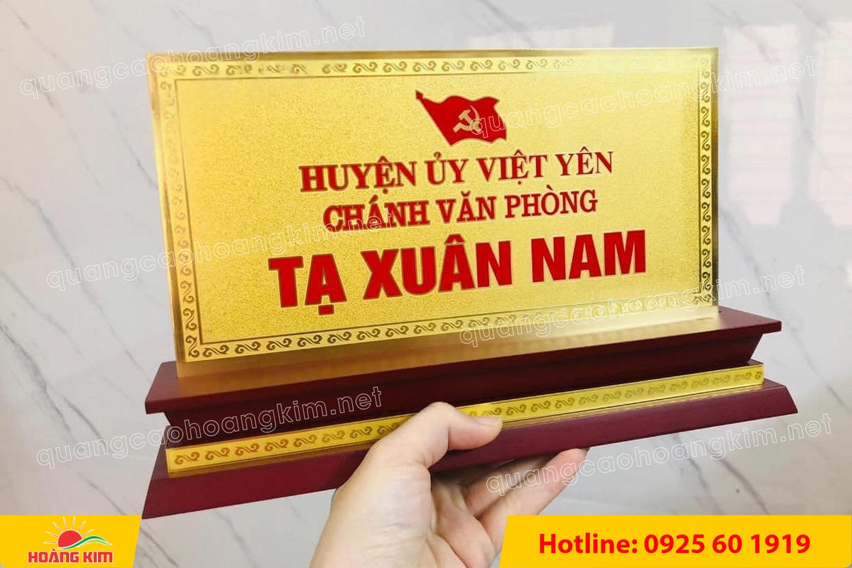 bien chuc danh mat dong 2mm de go tam cap khong ma vang dep 61 - BIỂN CHỨC DANH MẶT ĐỒNG 2MM, ĐẾ GỖ CAO CẤP, 12,5X25,5CM KH&Ocirc;NG MẠ V&Agrave;NG