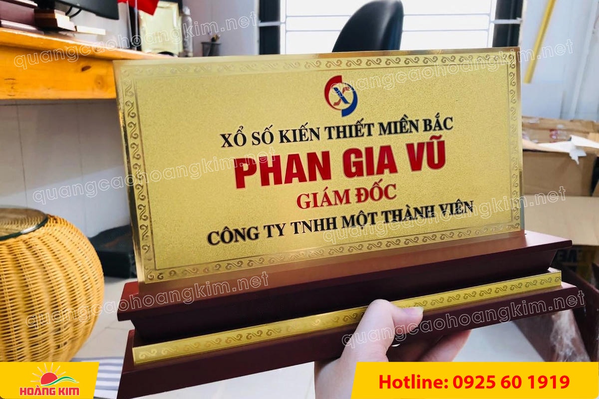 bien chuc danh mat dong 2mm de go tam cap khong ma vang dep 64 - BIỂN CHỨC DANH MẶT ĐỒNG 2MM, ĐẾ GỖ CAO CẤP, 12,5X25,5CM KH&Ocirc;NG MẠ V&Agrave;NG