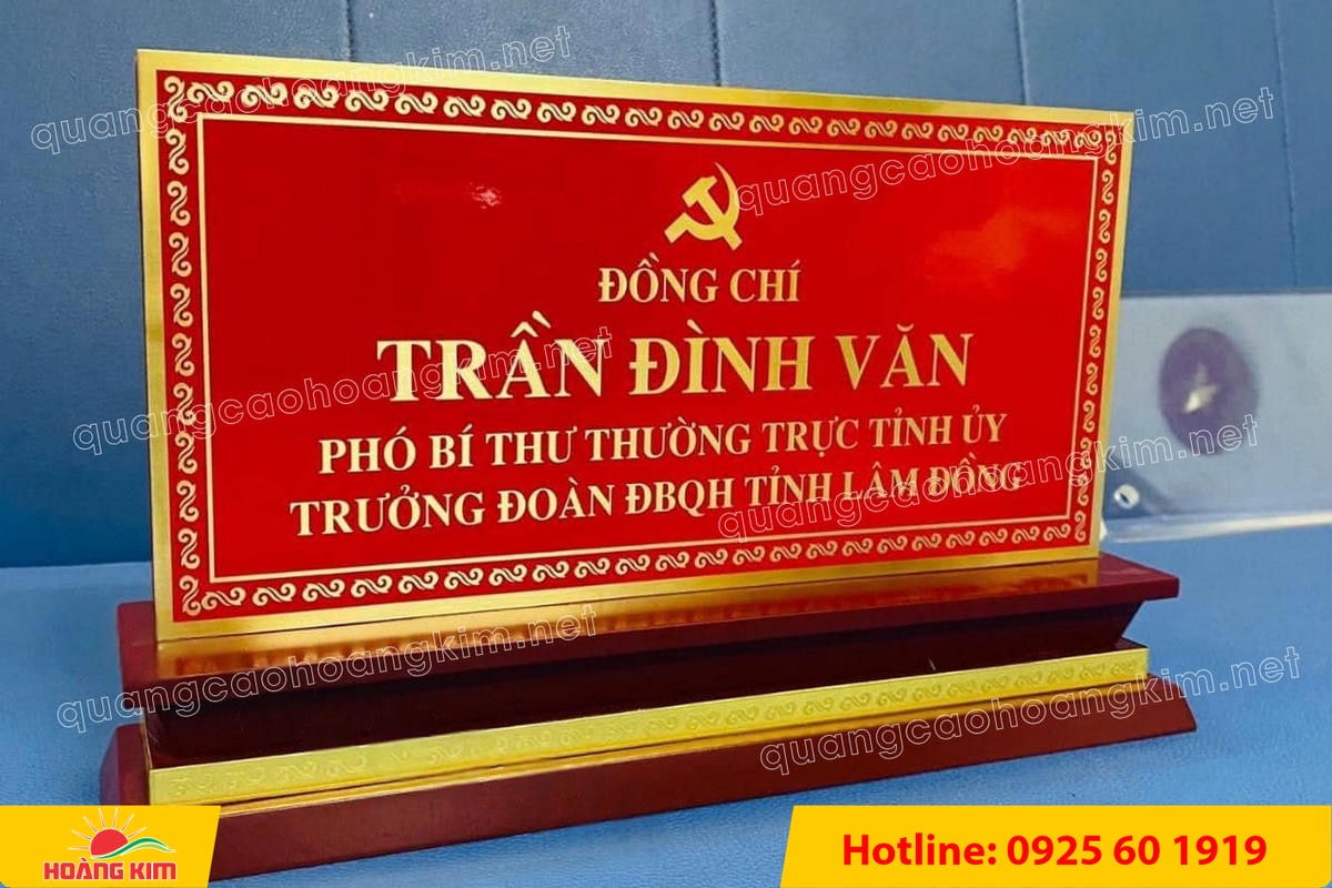 bien chuc danh mat dong 2mm de go tam cap khong ma vang dep 65 - BIỂN CHỨC DANH MẶT ĐỒNG 2MM, ĐẾ GỖ CAO CẤP, 12,5X25,5CM KH&Ocirc;NG MẠ V&Agrave;NG