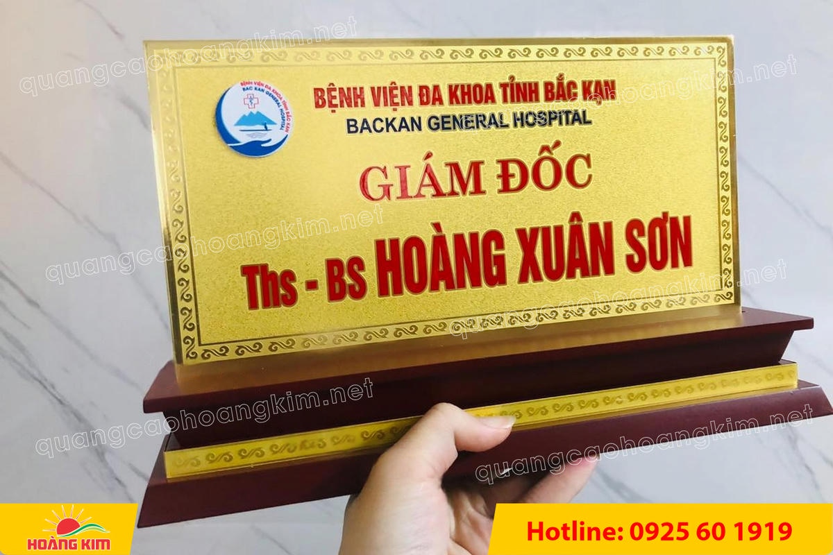 bien chuc danh mat dong 2mm de go tam cap khong ma vang dep 66 - BIỂN CHỨC DANH MẶT ĐỒNG 2MM, ĐẾ GỖ CAO CẤP, 12,5X25,5CM KH&Ocirc;NG MẠ V&Agrave;NG