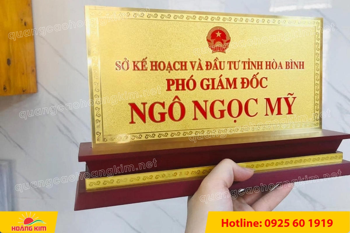 bien chuc danh mat dong 2mm de go tam cap khong ma vang dep 67 - BIỂN CHỨC DANH MẶT ĐỒNG 2MM, ĐẾ GỖ CAO CẤP, 12,5X25,5CM KH&Ocirc;NG MẠ V&Agrave;NG