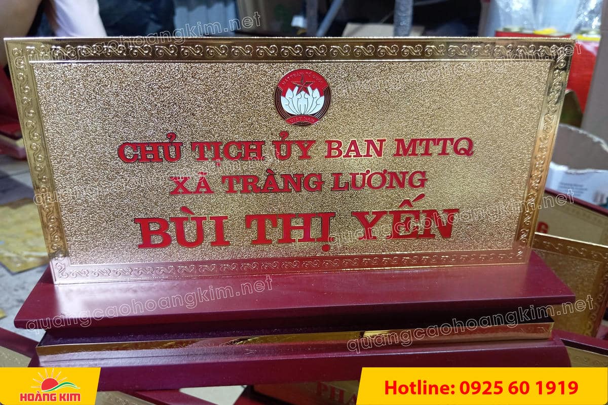 bien chuc danh mat dong 2mm de go tam cap khong ma vang dep 71 - BIỂN CHỨC DANH MẶT ĐỒNG 2MM, ĐẾ GỖ CAO CẤP, 12,5X25,5CM KH&Ocirc;NG MẠ V&Agrave;NG