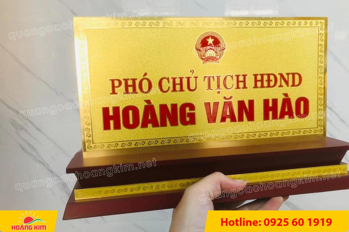 bien chuc danh mat dong 2mm de go tam cap khong ma vang dep 72 - BIỂN CHỨC DANH MẶT ĐỒNG 2MM, ĐẾ GỖ CAO CẤP, 12,5X25,5CM KH&Ocirc;NG MẠ V&Agrave;NG