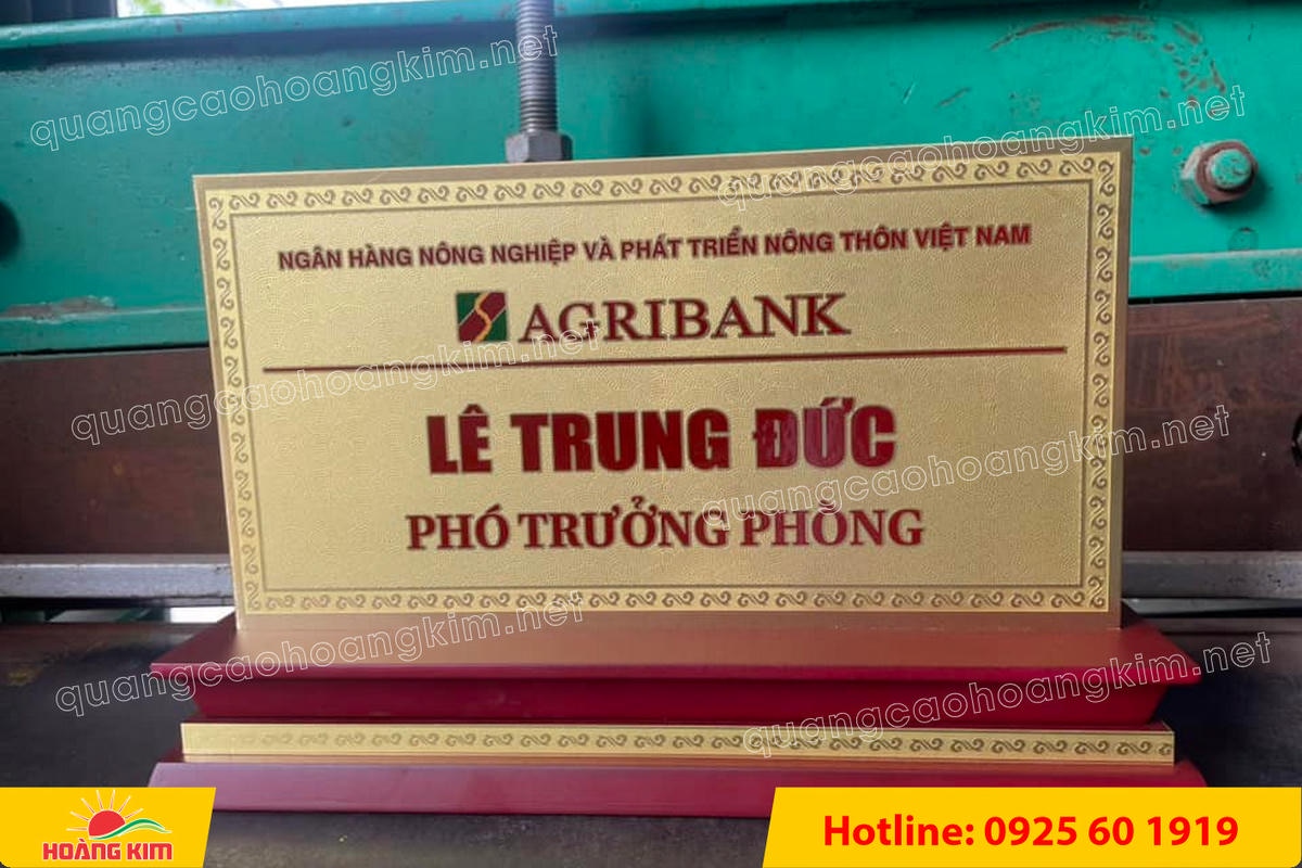 bien chuc danh mat dong 2mm de go tam cap khong ma vang dep 74 - BIỂN CHỨC DANH MẶT ĐỒNG 2MM, ĐẾ GỖ CAO CẤP, 12,5X25,5CM KH&Ocirc;NG MẠ V&Agrave;NG