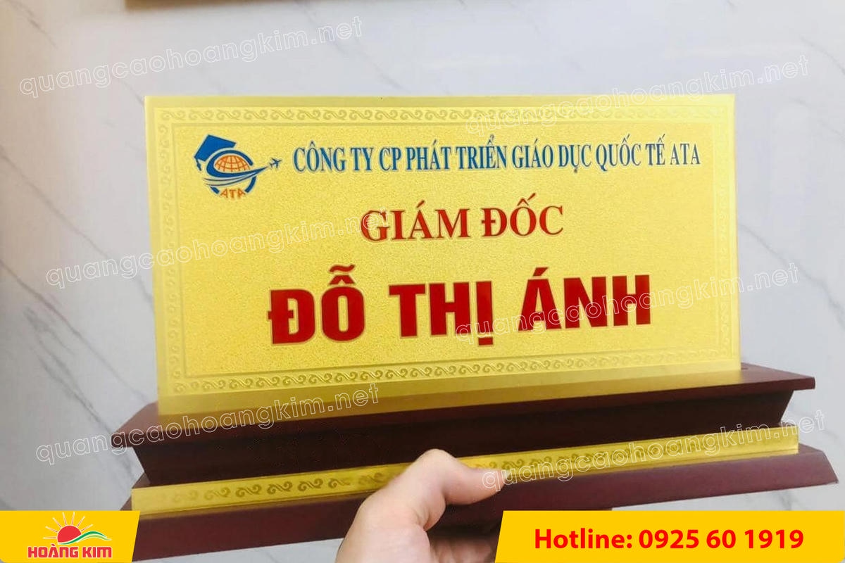 bien chuc danh mat dong 2mm de go tam cap khong ma vang dep 77 - BIỂN CHỨC DANH MẶT ĐỒNG 2MM, ĐẾ GỖ CAO CẤP, 12,5X25,5CM KH&Ocirc;NG MẠ V&Agrave;NG
