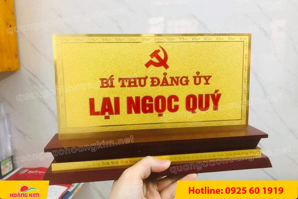 bien chuc danh mat dong 2mm de go tam cap khong ma vang dep 79 - BIỂN CHỨC DANH MẶT ĐỒNG 2MM, ĐẾ GỖ CAO CẤP, 12,5X25,5CM KH&Ocirc;NG MẠ V&Agrave;NG