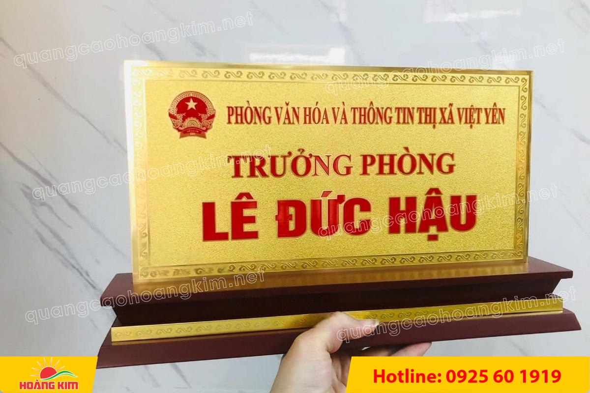 bien chuc danh mat dong 2mm de go tam cap khong ma vang dep 81 - BIỂN CHỨC DANH MẶT ĐỒNG 2MM, ĐẾ GỖ CAO CẤP, 12,5X25,5CM KH&Ocirc;NG MẠ V&Agrave;NG