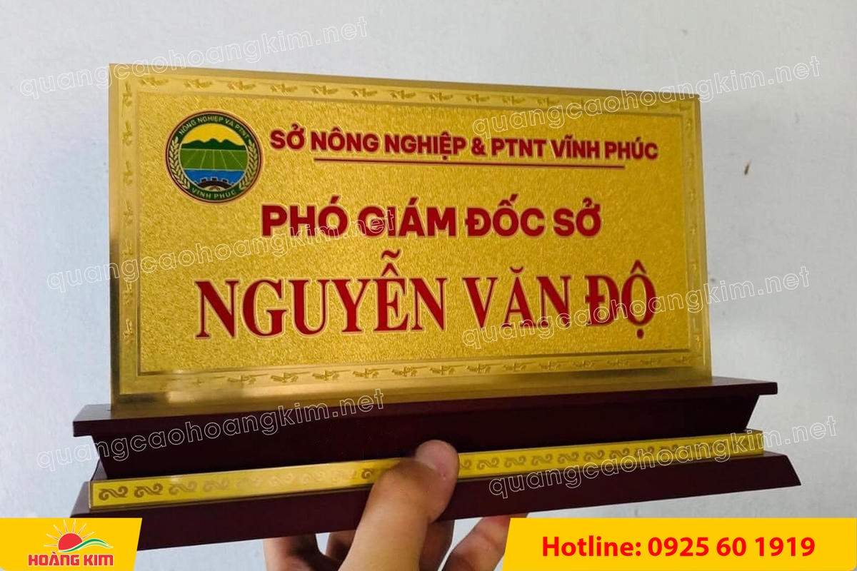 bien chuc danh mat dong 2mm de go tam cap khong ma vang dep 82 - BIỂN CHỨC DANH MẶT ĐỒNG 2MM, ĐẾ GỖ CAO CẤP, 12,5X25,5CM KH&Ocirc;NG MẠ V&Agrave;NG