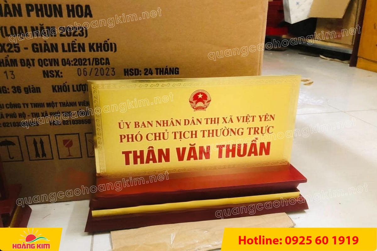 bien chuc danh mat dong 2mm de go tam cap khong ma vang dep 87 - BIỂN CHỨC DANH MẶT ĐỒNG 2MM, ĐẾ GỖ CAO CẤP, 12,5X25,5CM KH&Ocirc;NG MẠ V&Agrave;NG