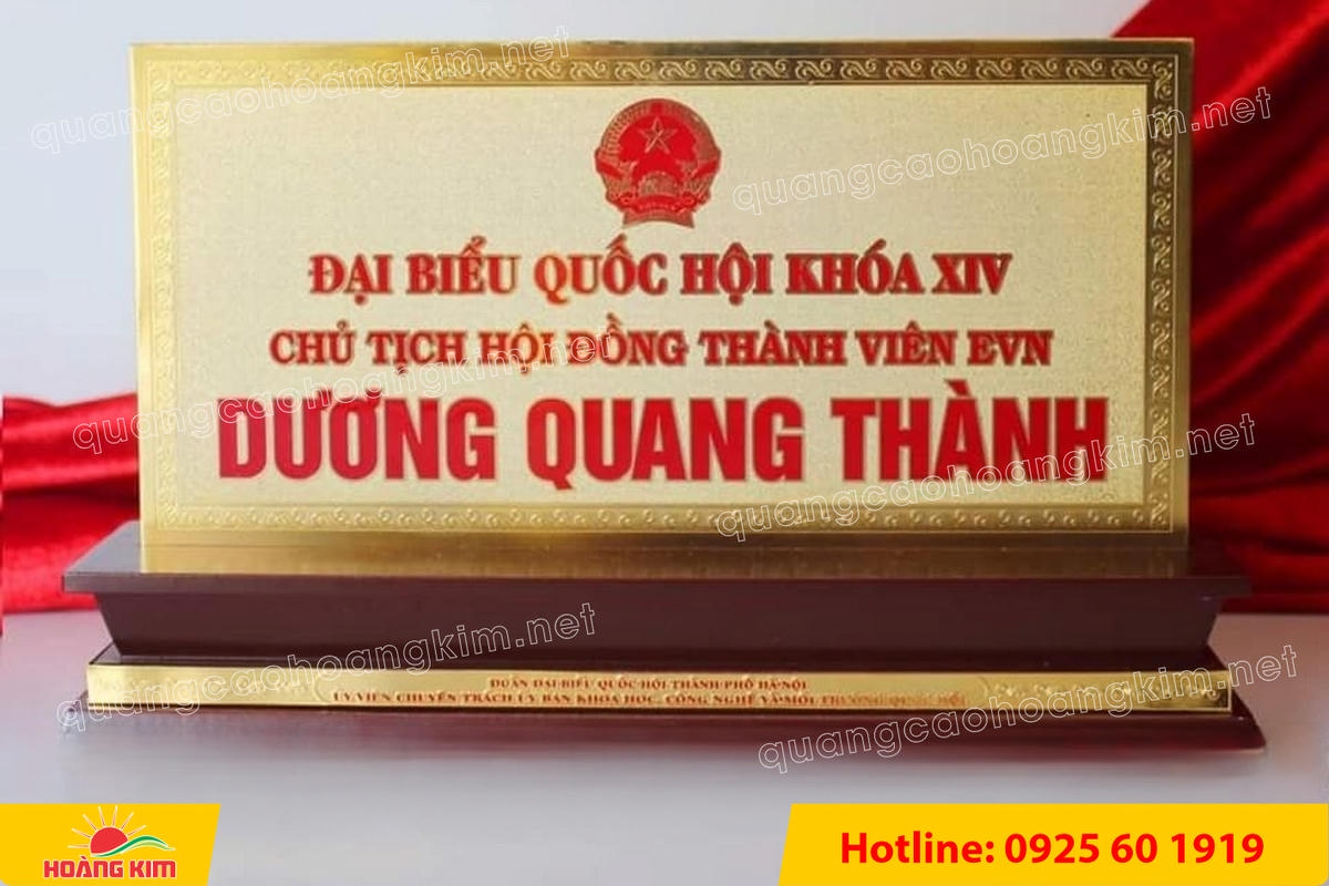 bien chuc danh mat dong 2mm de go tam cap khong ma vang dep 9 - BIỂN CHỨC DANH MẶT ĐỒNG 2MM, ĐẾ GỖ CAO CẤP, 12,5X25,5CM KH&Ocirc;NG MẠ V&Agrave;NG