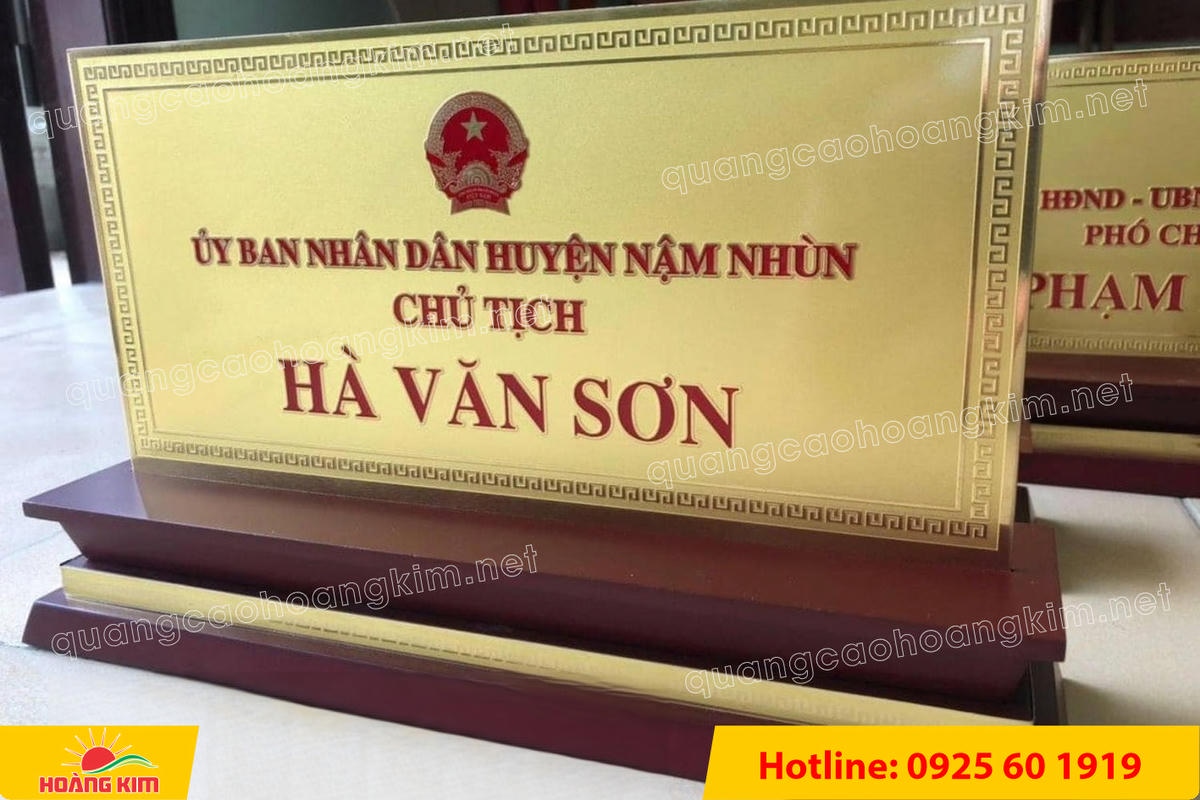 bien chuc danh mat dong 2mm de go tam cap khong ma vang dep 91 - BIỂN CHỨC DANH MẶT ĐỒNG 2MM, ĐẾ GỖ CAO CẤP, 12,5X25,5CM KH&Ocirc;NG MẠ V&Agrave;NG