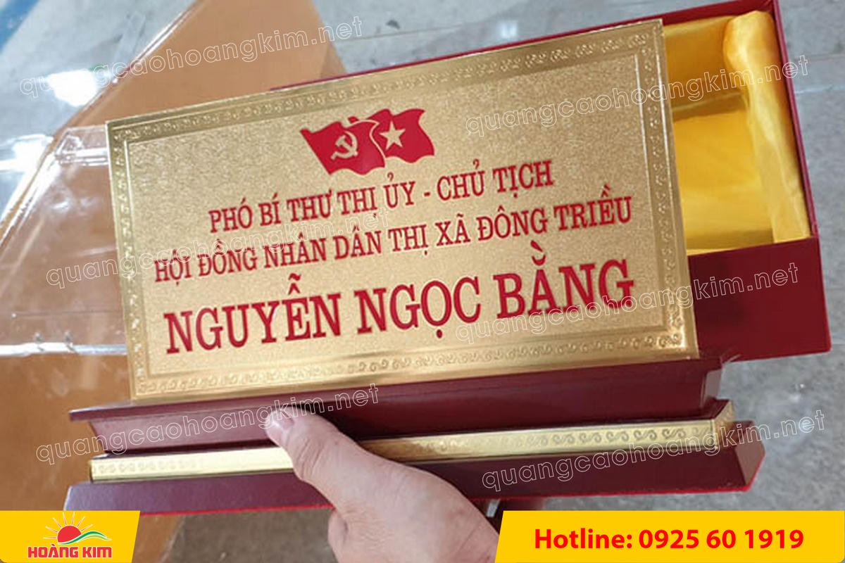 bien chuc danh mat dong 2mm de go tam cap khong ma vang dep 97 - BIỂN CHỨC DANH MẶT ĐỒNG 2MM, ĐẾ GỖ CAO CẤP, 12,5X25,5CM KH&Ocirc;NG MẠ V&Agrave;NG