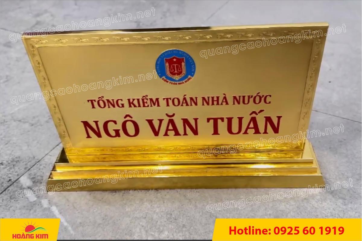 bien chuc danh mat dong 2mm gan de dong ma vang 24k dep 13 - BIỂN CHỨC DANH, BẢNG T&Ecirc;N ĐỂ B&Agrave;N CỰC ĐẸP, SANG, RẺ