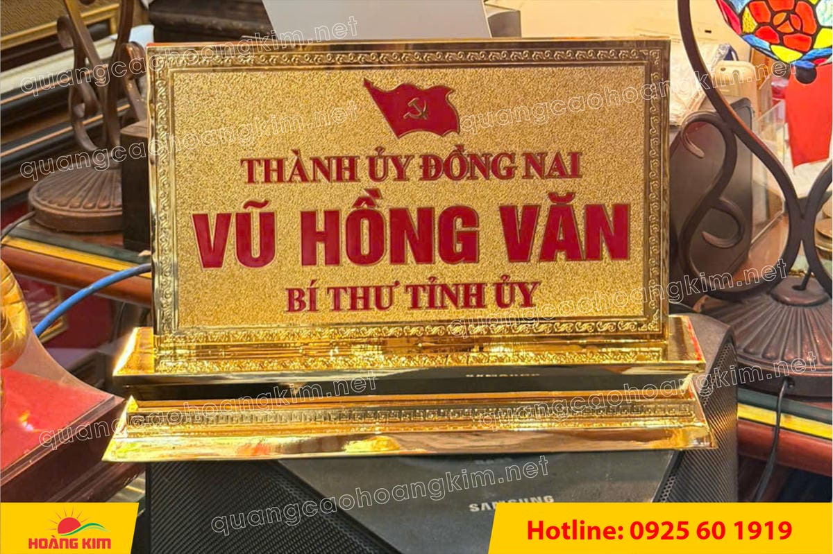 bien chuc danh mat dong 2mm gan de dong ma vang 24k dep 14 - BIỂN CHỨC DANH, BẢNG T&Ecirc;N ĐỂ B&Agrave;N CỰC ĐẸP, SANG, RẺ