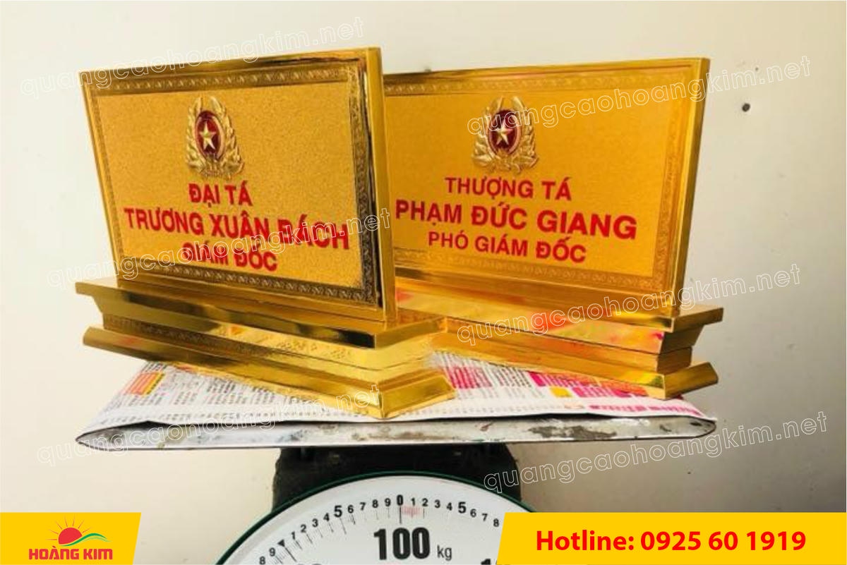 bien chuc danh mat dong 2mm gan de dong ma vang 24k dep 4 - BIỂN CHỨC DANH MẶT & ĐẾ ĐỒNG 100% MẠ V&Agrave;NG 24K &ndash; ĐẲNG CẤP L&Atilde;NH ĐẠO THỰC SỰ