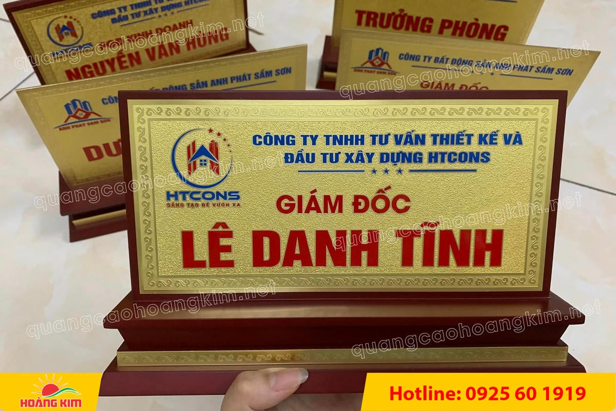 bien chuc danh mat dong de go tam cap dep 105 - BIỂN CHỨC DANH MẶT ĐỒNG ĐẾ GỖ TAM CẤP &ndash; D&Ograve;NG CAO CẤP CHO L&Atilde;NH ĐẠO