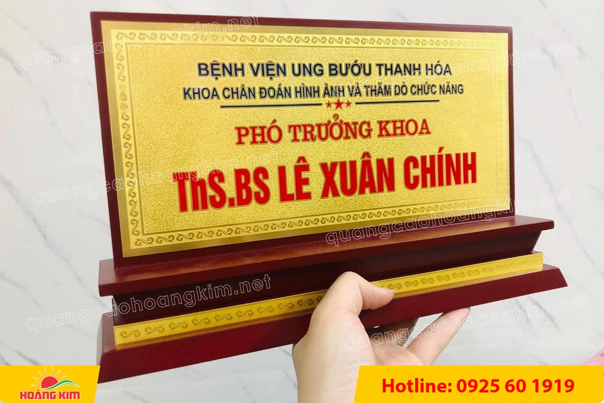 bien chuc danh mat dong de go tam cap dep 106 - BIỂN CHỨC DANH MẶT ĐỒNG ĐẾ GỖ TAM CẤP &ndash; D&Ograve;NG CAO CẤP CHO L&Atilde;NH ĐẠO