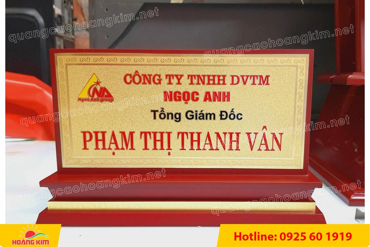 bien chuc danh mat dong de go tam cap dep 108 - BIỂN CHỨC DANH MẶT ĐỒNG ĐẾ GỖ TAM CẤP &ndash; D&Ograve;NG CAO CẤP CHO L&Atilde;NH ĐẠO