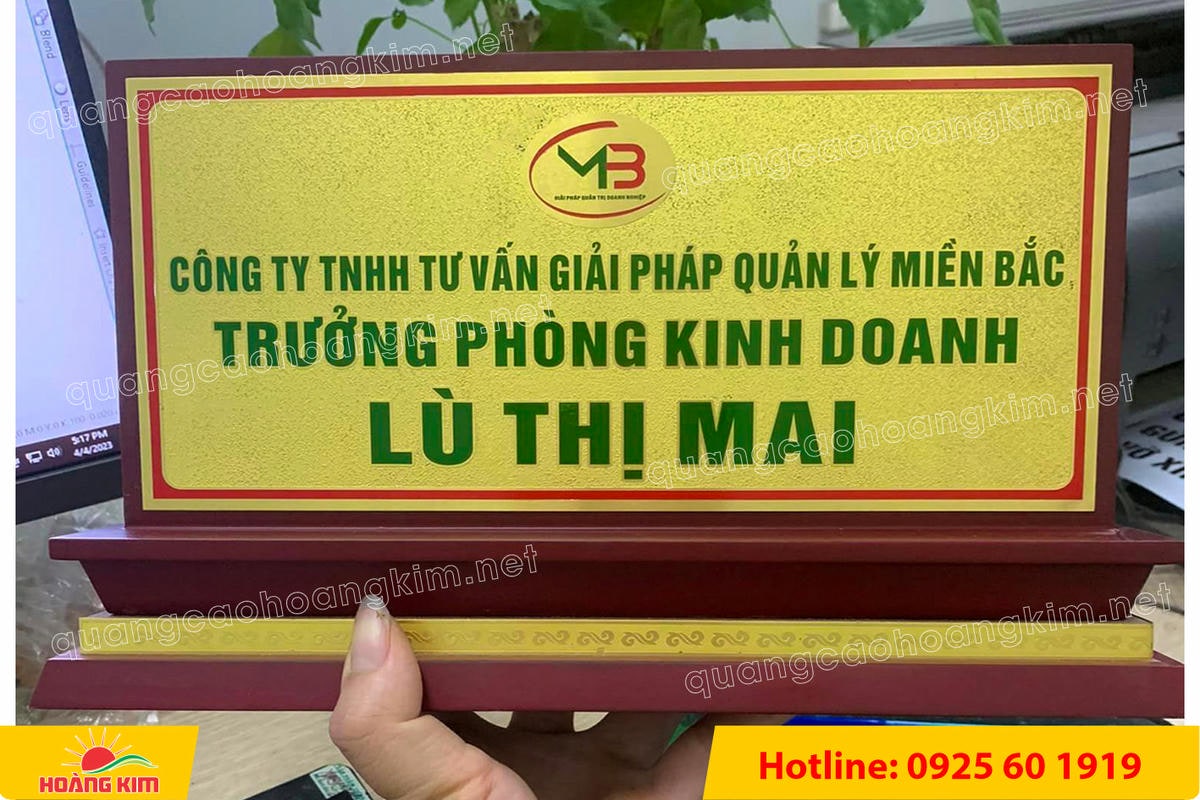 bien chuc danh mat dong de go tam cap dep 110 - BIỂN CHỨC DANH MẶT ĐỒNG ĐẾ GỖ TAM CẤP &ndash; D&Ograve;NG CAO CẤP CHO L&Atilde;NH ĐẠO