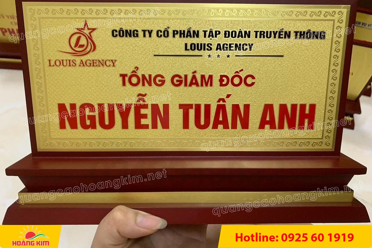 bien chuc danh mat dong de go tam cap dep 111 - BIỂN CHỨC DANH MẶT ĐỒNG ĐẾ GỖ TAM CẤP &ndash; D&Ograve;NG CAO CẤP CHO L&Atilde;NH ĐẠO