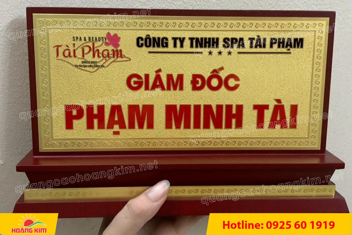 bien chuc danh mat dong de go tam cap dep 112 - BIỂN CHỨC DANH MẶT ĐỒNG ĐẾ GỖ TAM CẤP &ndash; D&Ograve;NG CAO CẤP CHO L&Atilde;NH ĐẠO