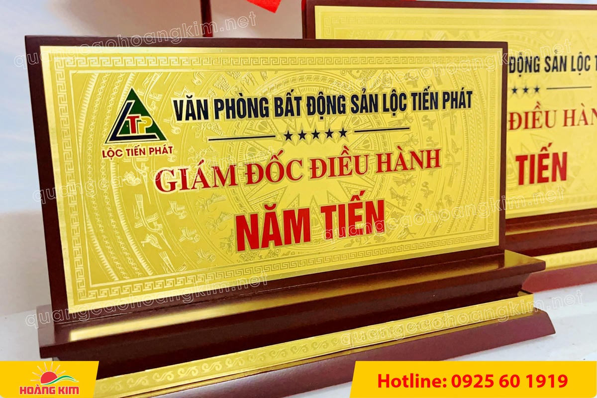 bien chuc danh mat dong de go tam cap dep 115 - BIỂN CHỨC DANH MẶT ĐỒNG ĐẾ GỖ TAM CẤP &ndash; D&Ograve;NG CAO CẤP CHO L&Atilde;NH ĐẠO