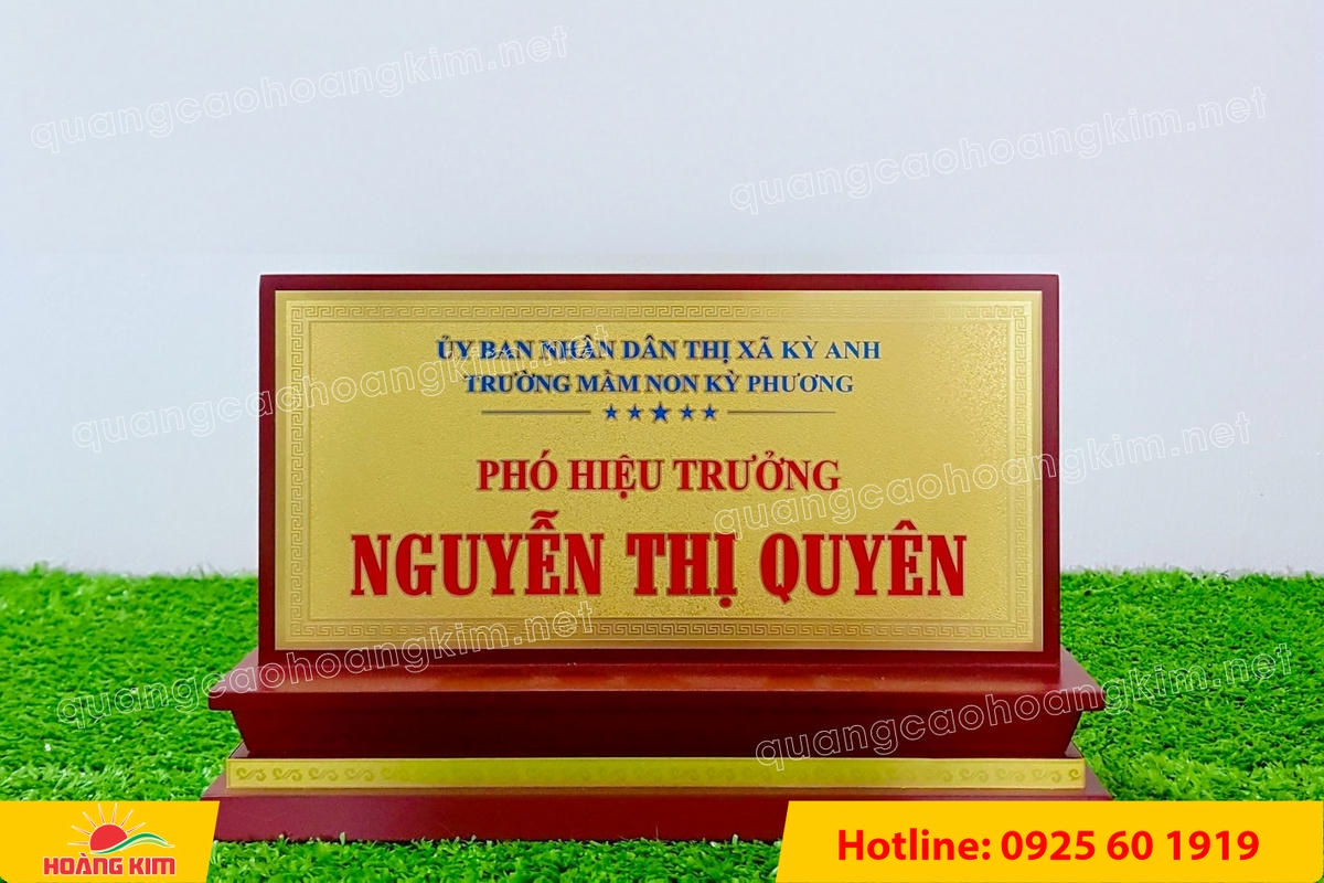 bien chuc danh mat dong de go tam cap dep 116 - BIỂN CHỨC DANH MẶT ĐỒNG ĐẾ GỖ TAM CẤP &ndash; D&Ograve;NG CAO CẤP CHO L&Atilde;NH ĐẠO