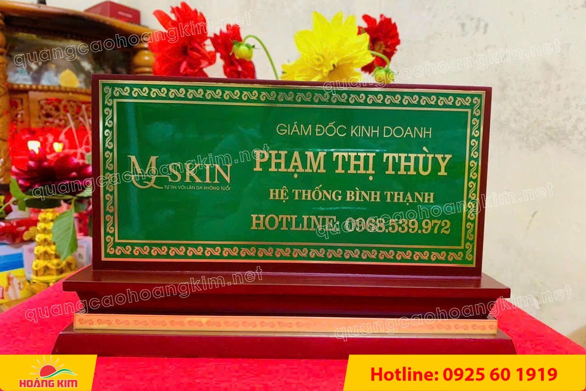 bien chuc danh mat dong de go tam cap dep 118 - BIỂN CHỨC DANH MẶT ĐỒNG ĐẾ GỖ TAM CẤP &ndash; D&Ograve;NG CAO CẤP CHO L&Atilde;NH ĐẠO