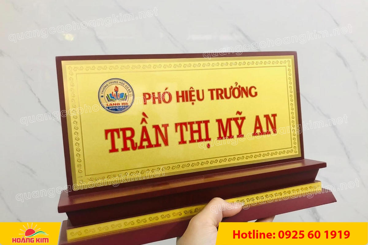 bien chuc danh mat dong de go tam cap dep 121 - BIỂN CHỨC DANH MẶT ĐỒNG ĐẾ GỖ TAM CẤP &ndash; D&Ograve;NG CAO CẤP CHO L&Atilde;NH ĐẠO