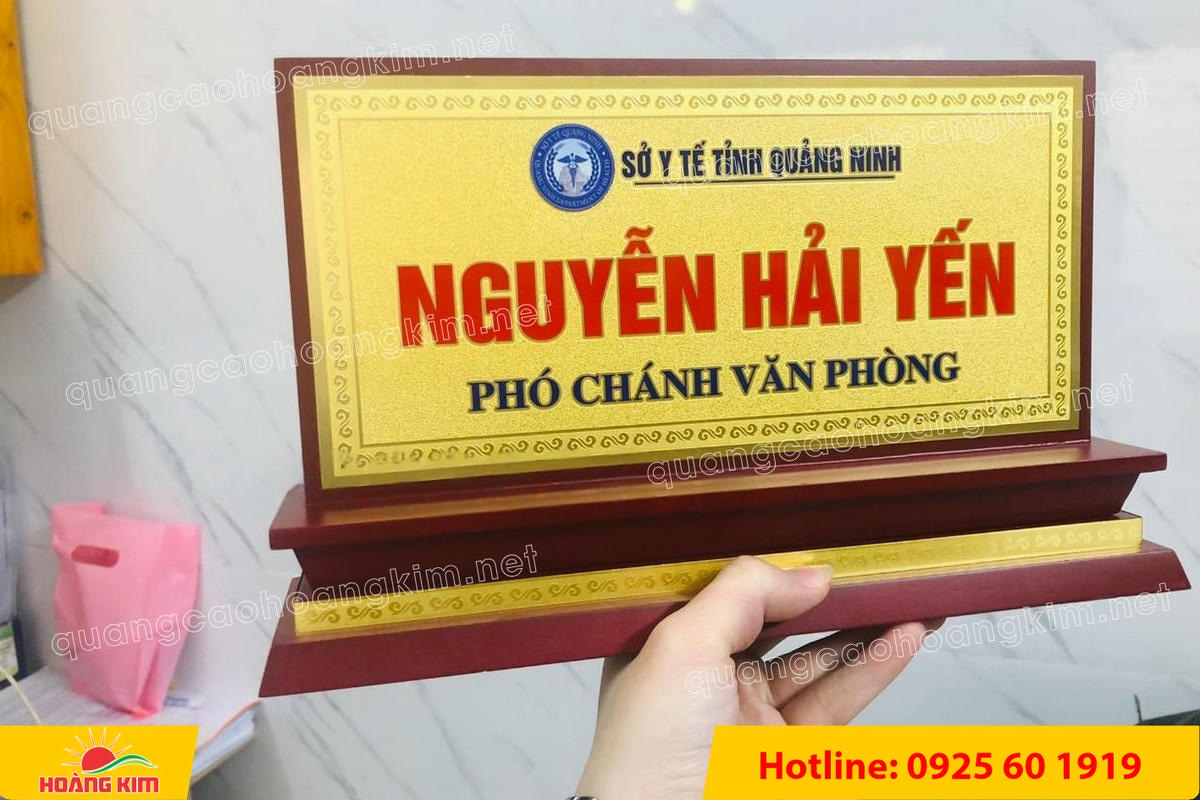 bien chuc danh mat dong de go tam cap dep 124 - BIỂN CHỨC DANH MẶT ĐỒNG ĐẾ GỖ TAM CẤP &ndash; D&Ograve;NG CAO CẤP CHO L&Atilde;NH ĐẠO