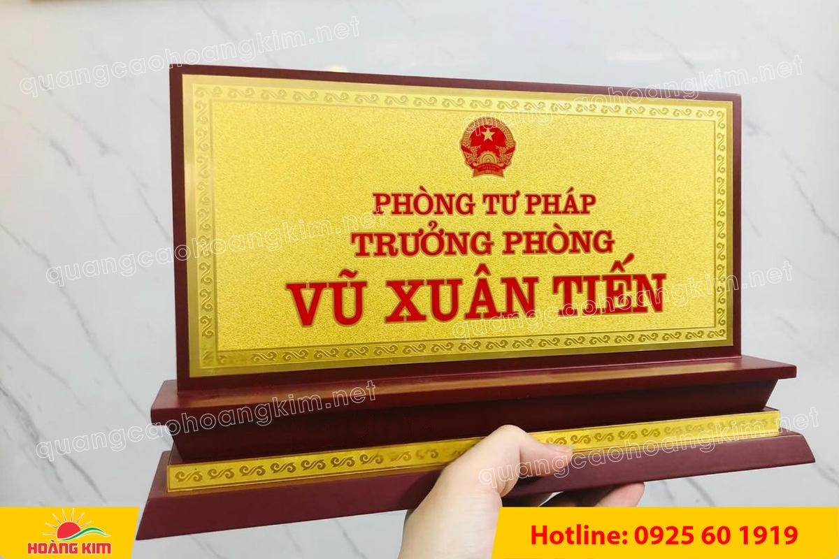 bien chuc danh mat dong de go tam cap dep 125 - BIỂN CHỨC DANH MẶT ĐỒNG ĐẾ GỖ TAM CẤP &ndash; D&Ograve;NG CAO CẤP CHO L&Atilde;NH ĐẠO