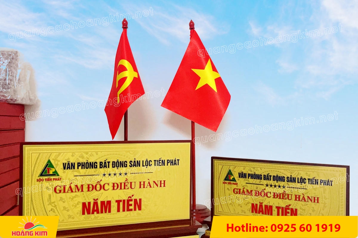 bien chuc danh mat dong de go tam cap dep 129 - BIỂN CHỨC DANH MẶT ĐỒNG ĐẾ GỖ TAM CẤP &ndash; D&Ograve;NG CAO CẤP CHO L&Atilde;NH ĐẠO