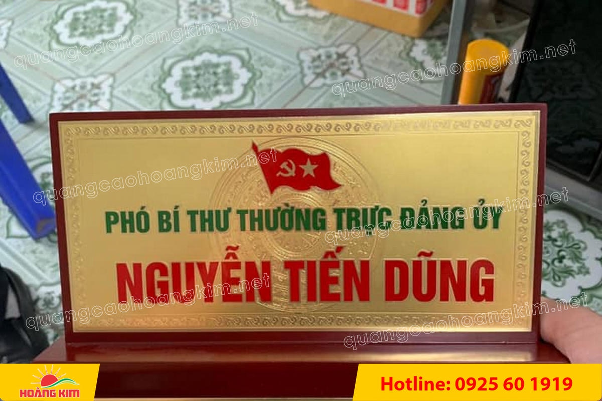 bien chuc danh mat dong de go tam cap dep 13 - BIỂN CHỨC DANH MẶT ĐỒNG ĐẾ GỖ TAM CẤP &ndash; D&Ograve;NG CAO CẤP CHO L&Atilde;NH ĐẠO