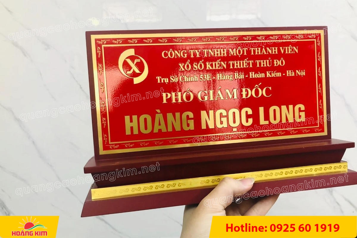 bien chuc danh mat dong de go tam cap dep 130 - BIỂN CHỨC DANH MẶT ĐỒNG ĐẾ GỖ TAM CẤP &ndash; D&Ograve;NG CAO CẤP CHO L&Atilde;NH ĐẠO