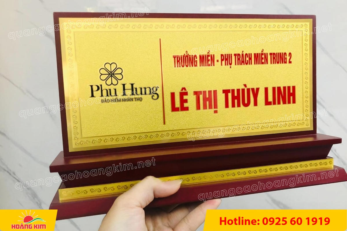 bien chuc danh mat dong de go tam cap dep 131 - BIỂN CHỨC DANH MẶT ĐỒNG ĐẾ GỖ TAM CẤP &ndash; D&Ograve;NG CAO CẤP CHO L&Atilde;NH ĐẠO