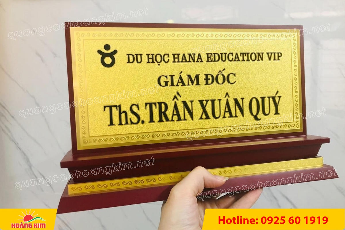bien chuc danh mat dong de go tam cap dep 132 - BIỂN CHỨC DANH MẶT ĐỒNG ĐẾ GỖ TAM CẤP &ndash; D&Ograve;NG CAO CẤP CHO L&Atilde;NH ĐẠO