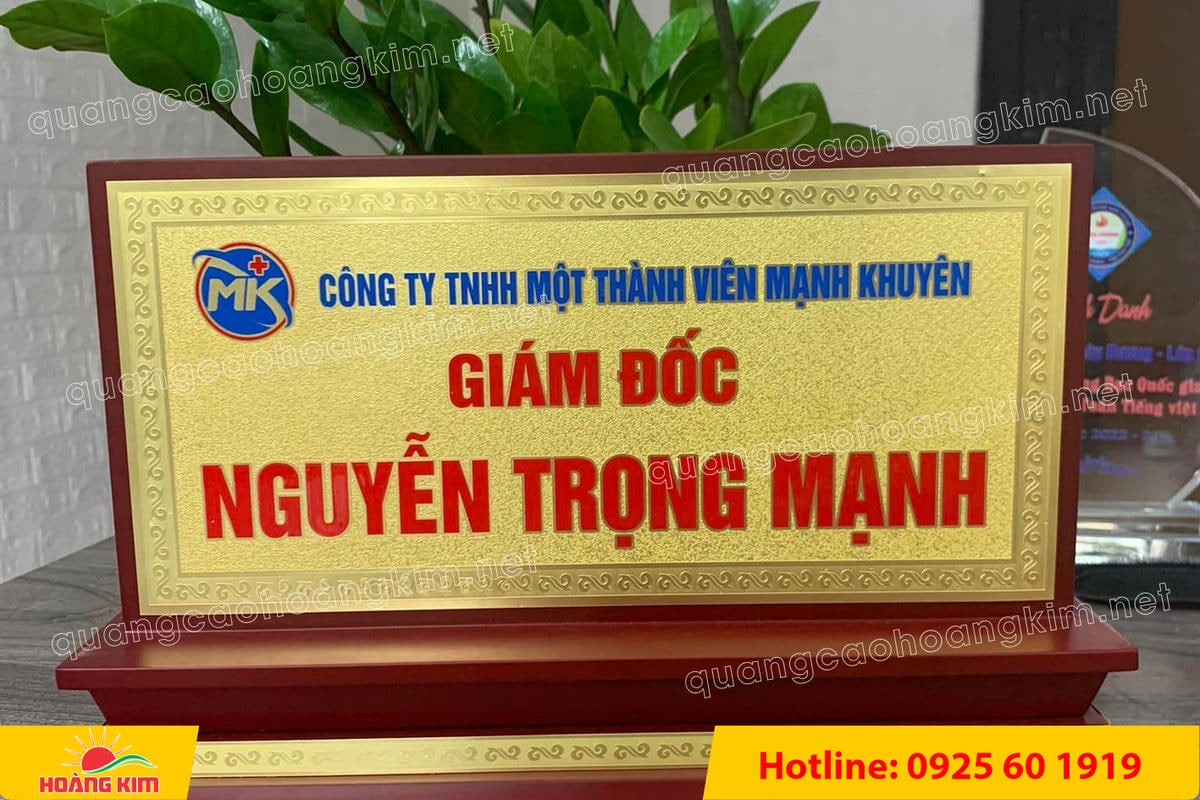 bien chuc danh mat dong de go tam cap dep 134 - BIỂN CHỨC DANH MẶT ĐỒNG ĐẾ GỖ TAM CẤP &ndash; D&Ograve;NG CAO CẤP CHO L&Atilde;NH ĐẠO