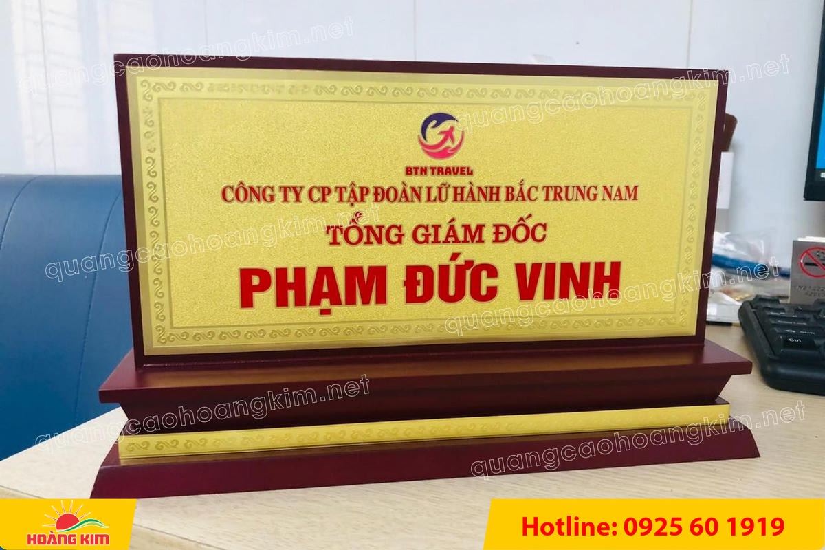 bien chuc danh mat dong de go tam cap dep 136 - BIỂN CHỨC DANH MẶT ĐỒNG ĐẾ GỖ TAM CẤP &ndash; D&Ograve;NG CAO CẤP CHO L&Atilde;NH ĐẠO