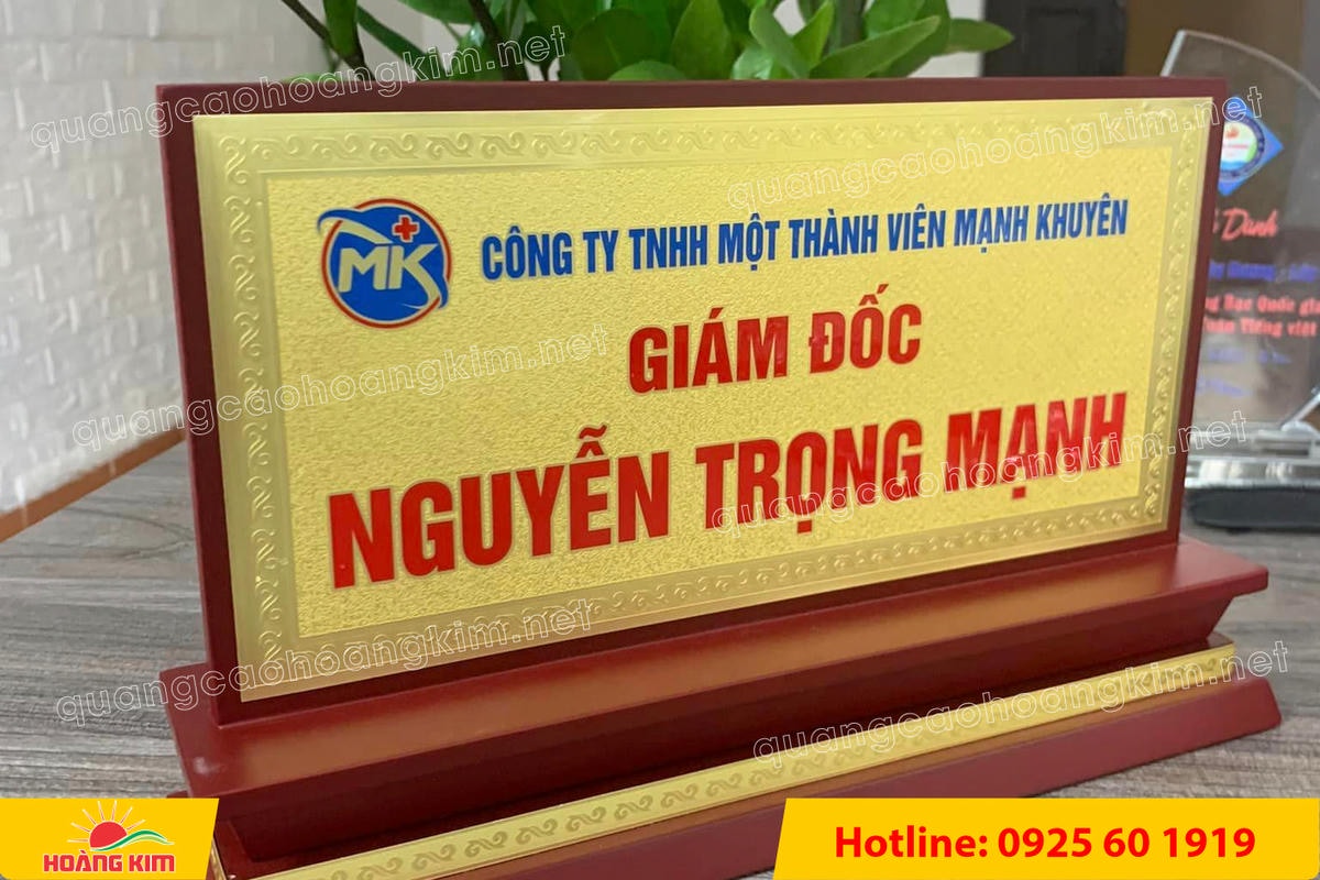 bien chuc danh mat dong de go tam cap dep 137 - BIỂN CHỨC DANH MẶT ĐỒNG ĐẾ GỖ TAM CẤP &ndash; D&Ograve;NG CAO CẤP CHO L&Atilde;NH ĐẠO