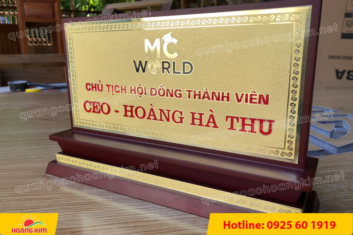 bien chuc danh mat dong de go tam cap dep 139 - BIỂN CHỨC DANH MẶT ĐỒNG ĐẾ GỖ TAM CẤP &ndash; D&Ograve;NG CAO CẤP CHO L&Atilde;NH ĐẠO