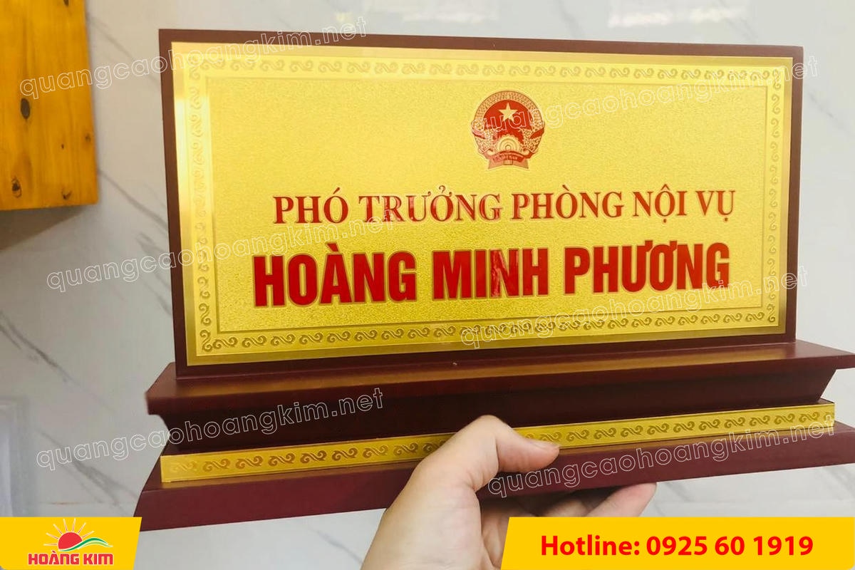 bien chuc danh mat dong de go tam cap dep 152 - BIỂN CHỨC DANH MẶT ĐỒNG ĐẾ GỖ TAM CẤP &ndash; D&Ograve;NG CAO CẤP CHO L&Atilde;NH ĐẠO