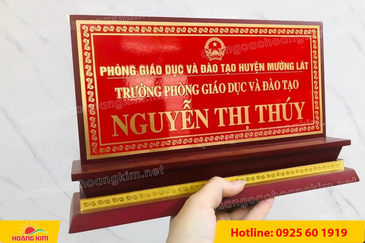 bien chuc danh mat dong de go tam cap dep 154 - BIỂN CHỨC DANH MẶT ĐỒNG ĐẾ GỖ TAM CẤP &ndash; D&Ograve;NG CAO CẤP CHO L&Atilde;NH ĐẠO