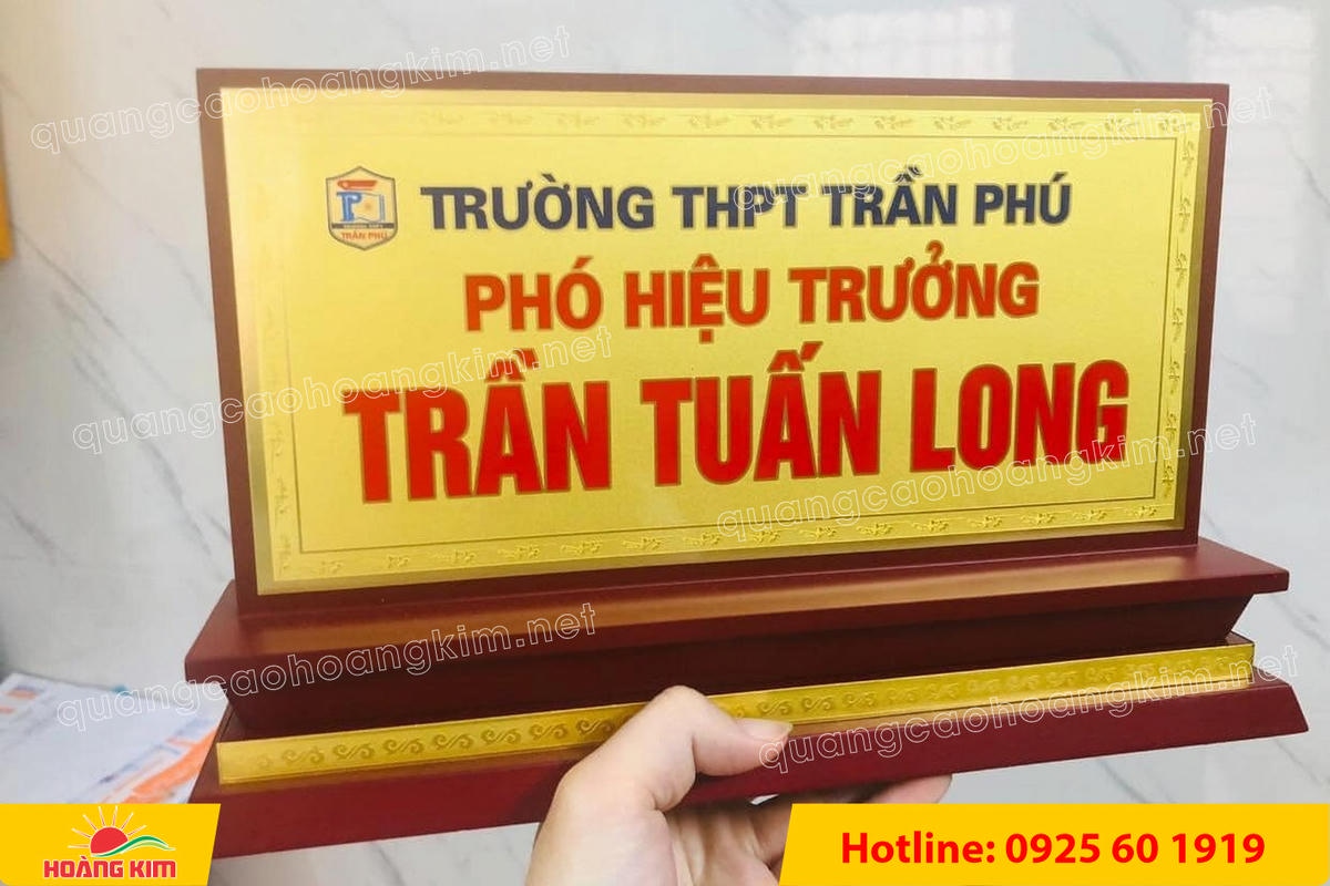 bien chuc danh mat dong de go tam cap dep 155 - BIỂN CHỨC DANH MẶT ĐỒNG ĐẾ GỖ TAM CẤP &ndash; D&Ograve;NG CAO CẤP CHO L&Atilde;NH ĐẠO