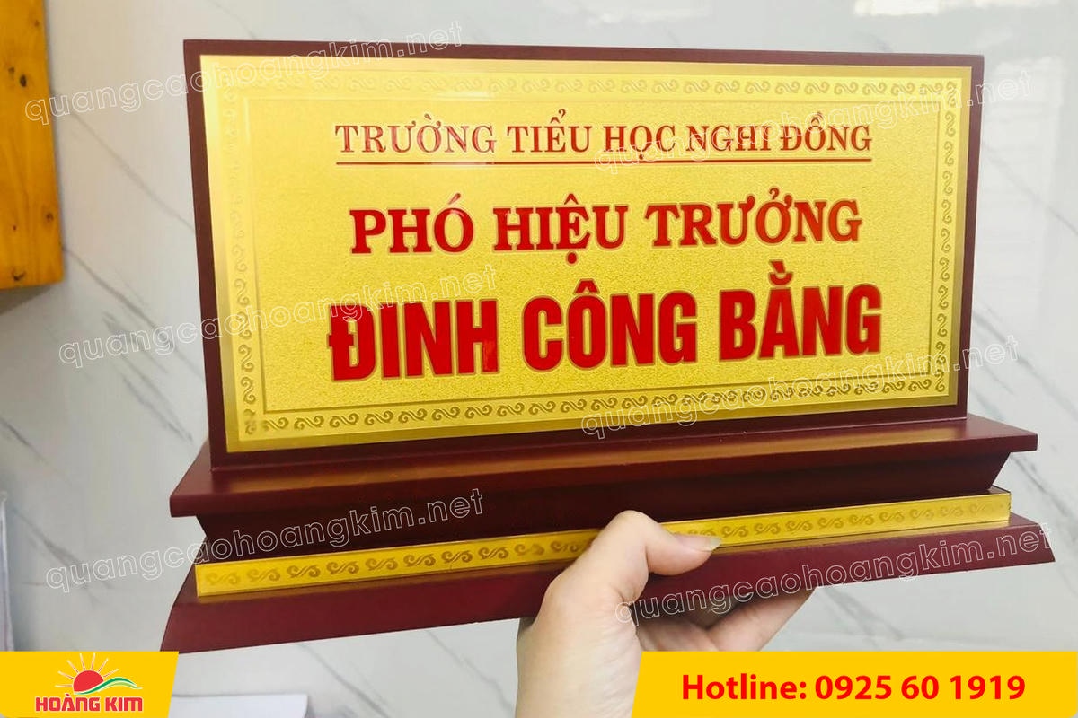 bien chuc danh mat dong de go tam cap dep 157 - BIỂN CHỨC DANH MẶT ĐỒNG ĐẾ GỖ TAM CẤP &ndash; D&Ograve;NG CAO CẤP CHO L&Atilde;NH ĐẠO