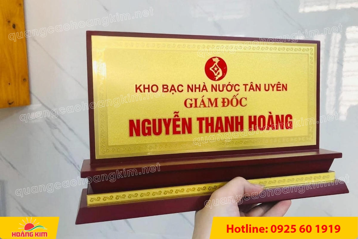bien chuc danh mat dong de go tam cap dep 159 - BIỂN CHỨC DANH MẶT ĐỒNG ĐẾ GỖ TAM CẤP &ndash; D&Ograve;NG CAO CẤP CHO L&Atilde;NH ĐẠO