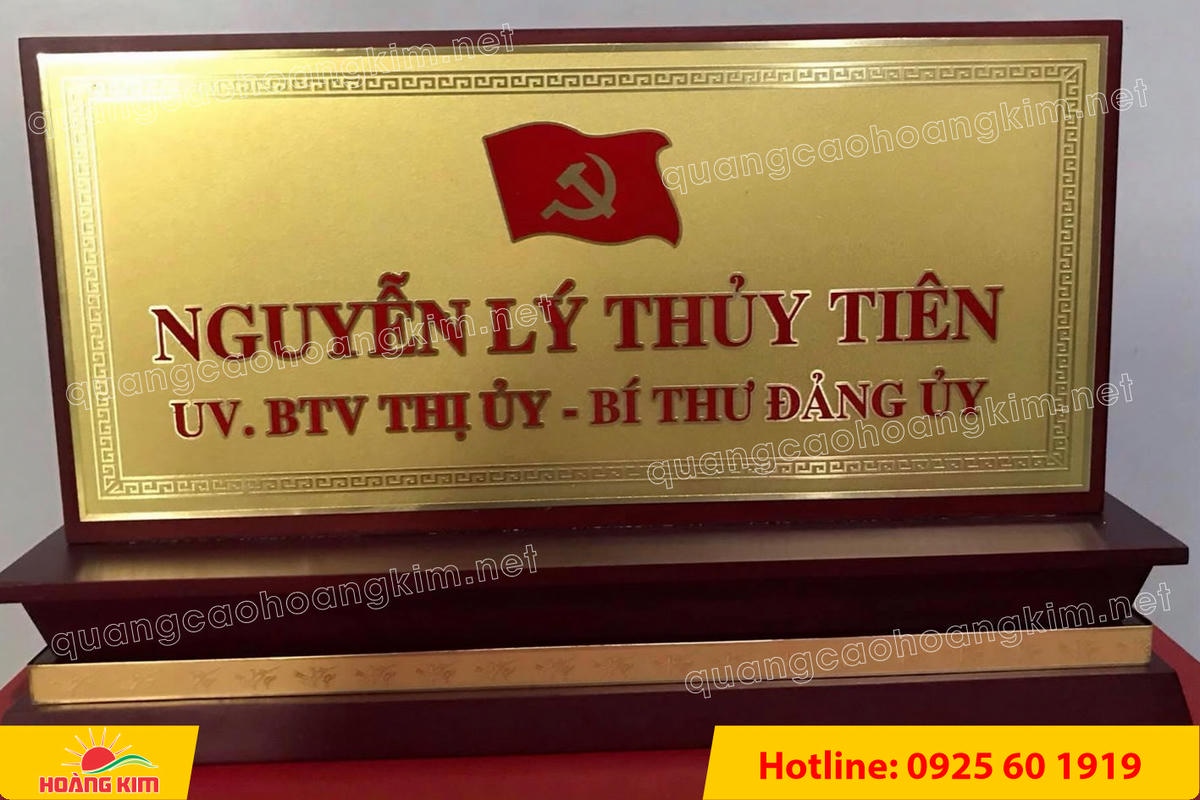 bien chuc danh mat dong de go tam cap dep 16 - BIỂN CHỨC DANH MẶT ĐỒNG ĐẾ GỖ TAM CẤP &ndash; D&Ograve;NG CAO CẤP CHO L&Atilde;NH ĐẠO