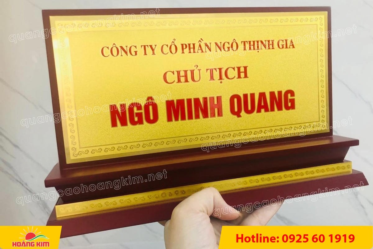bien chuc danh mat dong de go tam cap dep 162 - BIỂN CHỨC DANH MẶT ĐỒNG ĐẾ GỖ TAM CẤP &ndash; D&Ograve;NG CAO CẤP CHO L&Atilde;NH ĐẠO