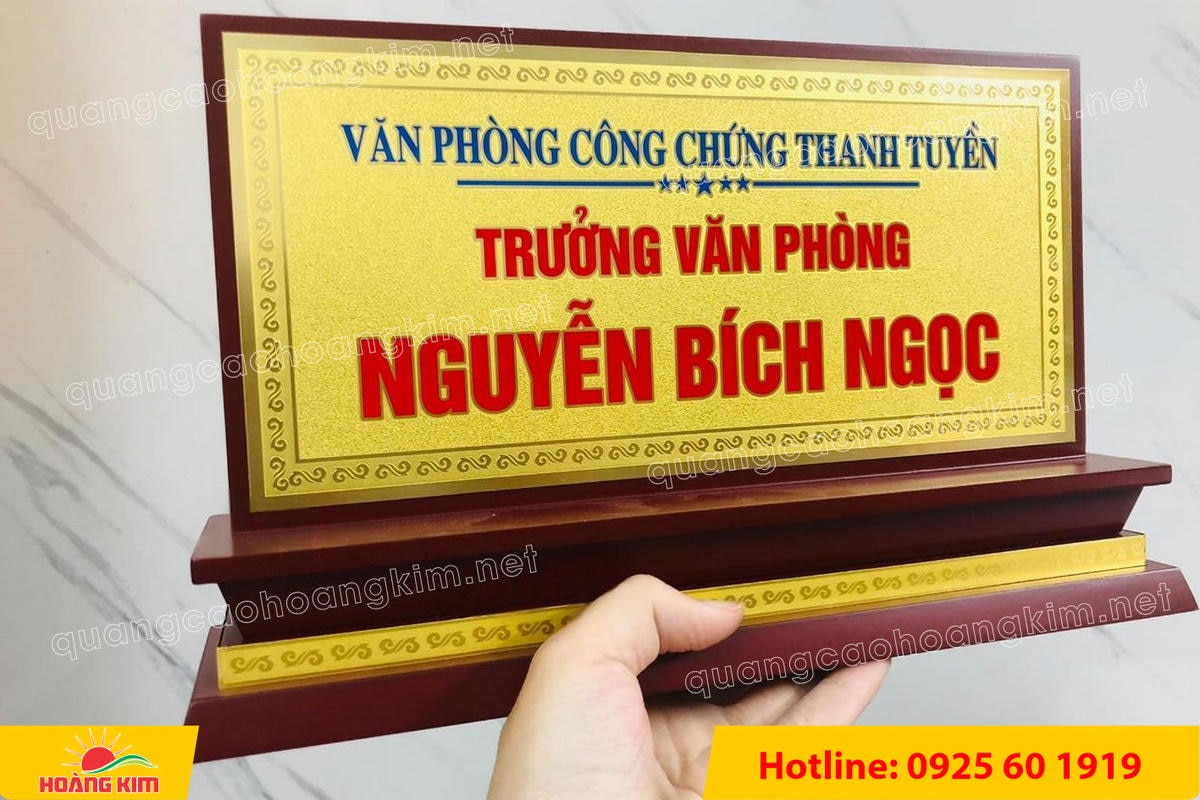 bien chuc danh mat dong de go tam cap dep 165 - BIỂN CHỨC DANH MẶT ĐỒNG ĐẾ GỖ TAM CẤP &ndash; D&Ograve;NG CAO CẤP CHO L&Atilde;NH ĐẠO